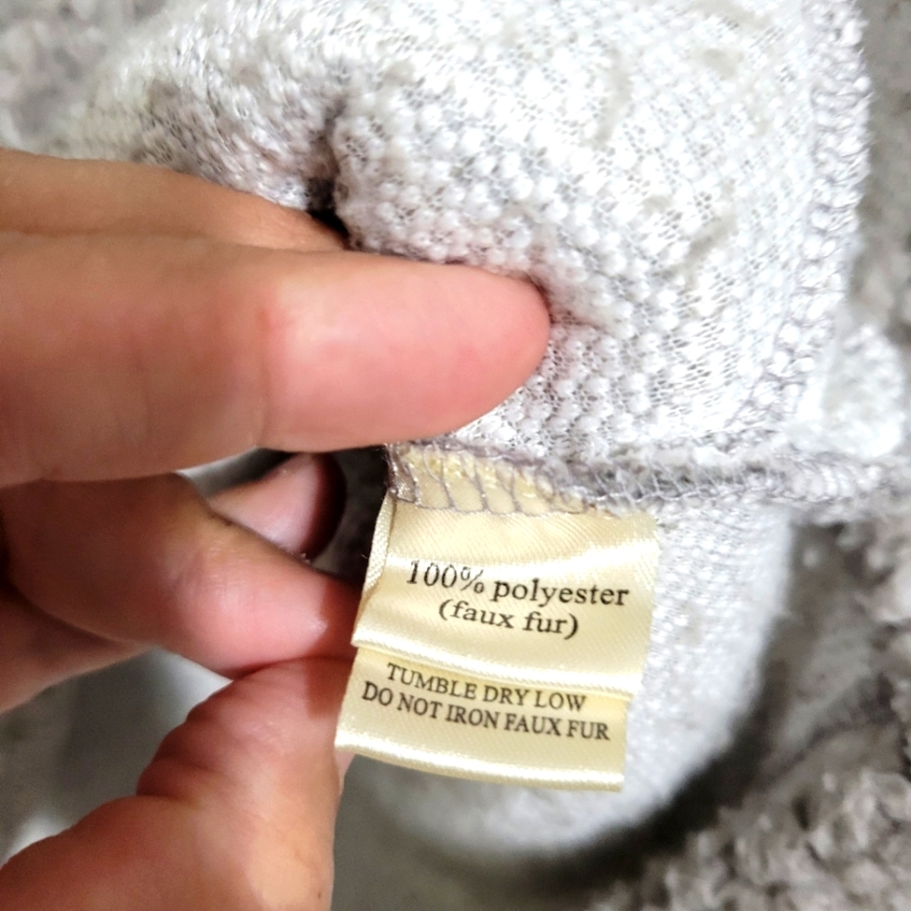 DYLAN faux fur pullover. Large - Picture 3 of 8